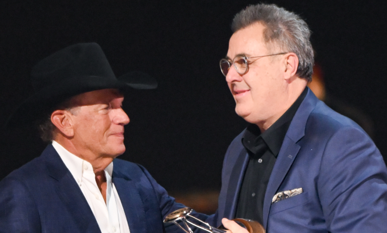 “You Have Freakin’ King George Strait in the House and Don’t Have Him Sing”: Fans Loved Vince Gill’s CMAs Tribute, but Wanted a Little More King of Country
