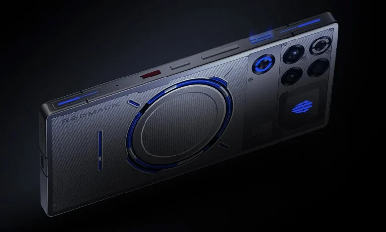 You can see the coolant flow through this phone for hardcore gamers