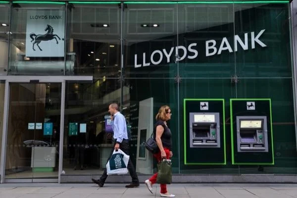 ​​Lloyds Banking Group Outlook Brightens As Analysts Upgrade Stock​