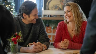 ‘A Merry Little Ex-Mas’ Review: Alicia Silverstone Sleighs in Corny Netflix Rom-Com