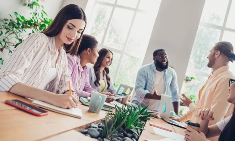 ‘Covid boom’ ends as graduate job prospects fall back to pre-pandemic levels