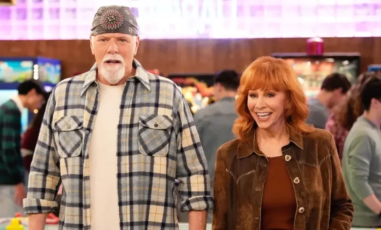 ‘Happy’s Place’ Stars Tease Bobbie and Emmett’s Romantic Future After His Shocking Secret (Exclusive)