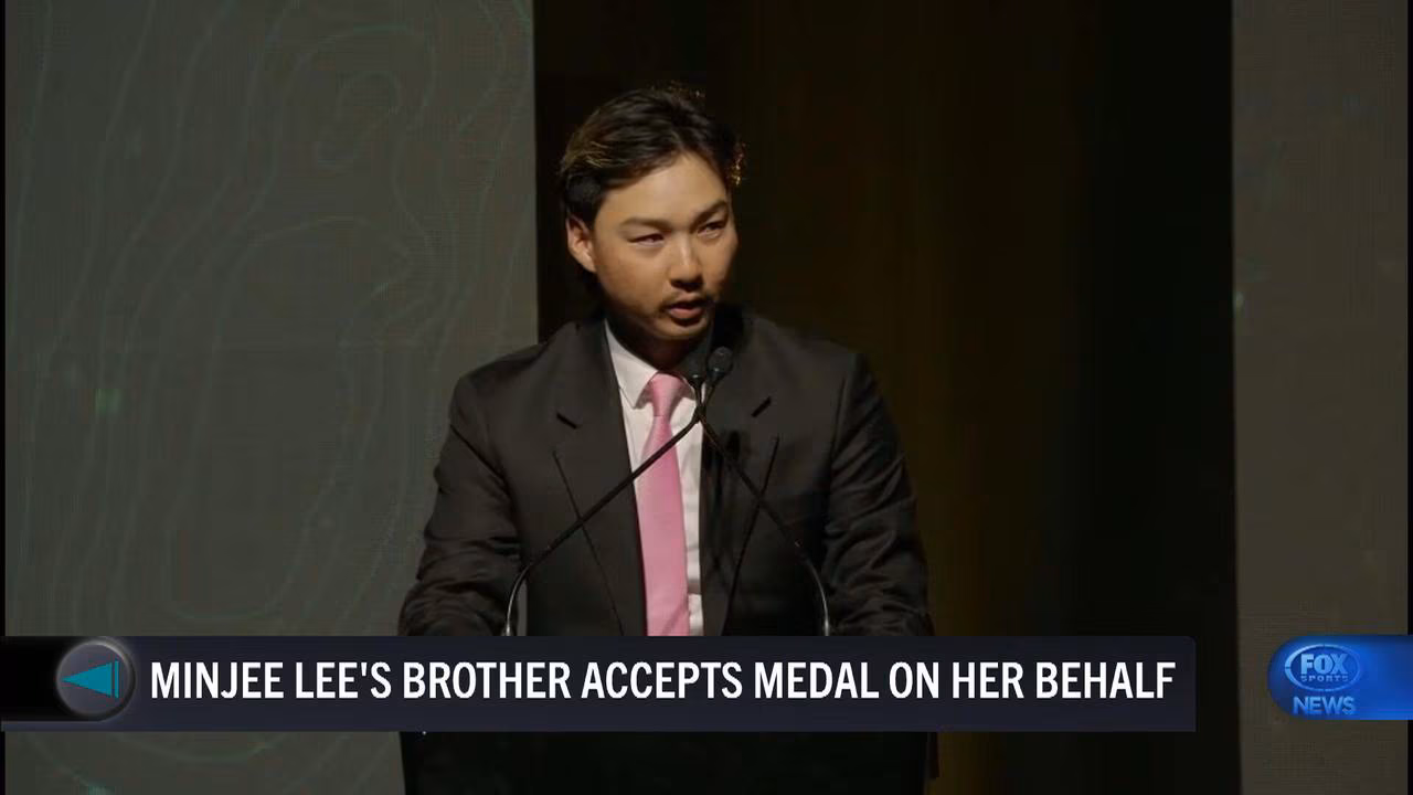 ‘Hey guys, miss me?’: Aussie cult hero stitches up superstar sister in all-time speech