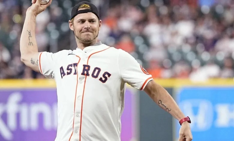 ‘I’m just playing the heel.’ Josh Reddick on that viral Yoshinobu Yamamoto tweet