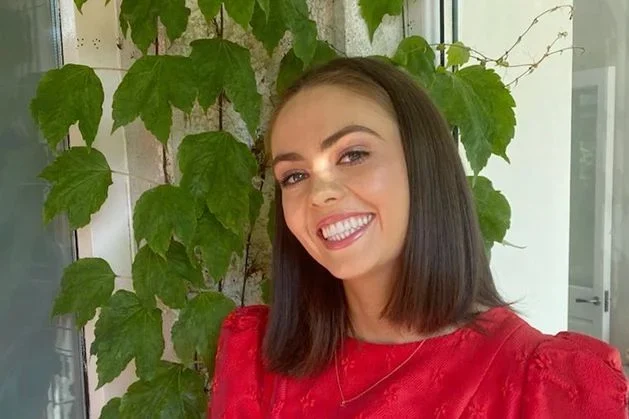 ‘Looking back, we can see that Sarah was struggling’: Sisters of young dentist (26) who died by suicide on heartbreaking loss