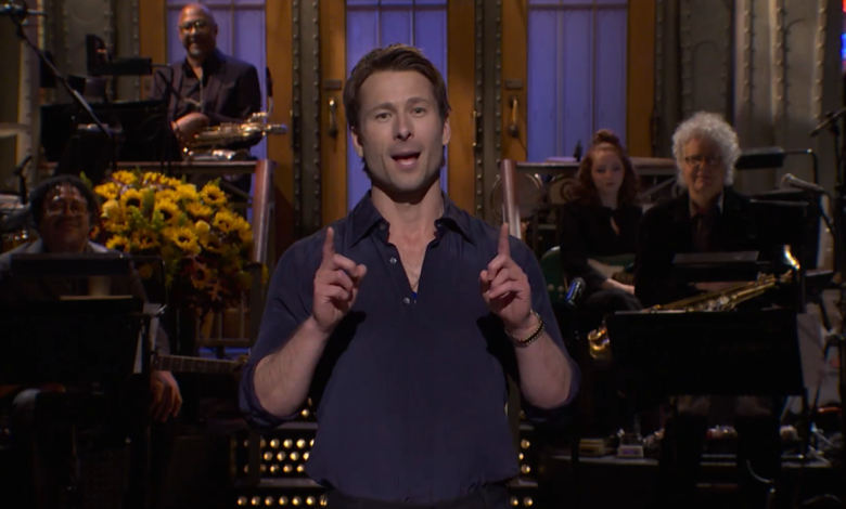 ‘SNL’ Monologue: Glen Powell Goes the Extra Mile to Prove He’s ‘Not Crazy’
