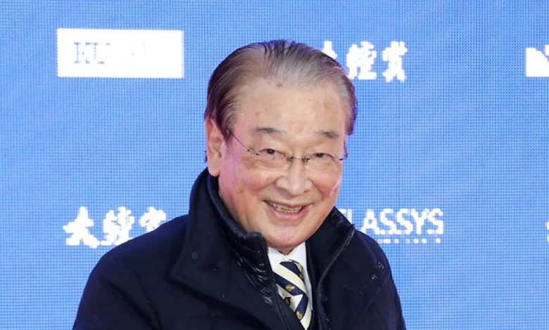 ‘현역 최고령 국민배우’ 이순재, 건강이상설 1년여 만에 영면 [종합]