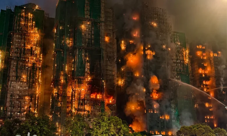 大埔宏福苑大火升為五級火 據悉至今12人死16人傷 一名消防員殉職 多個單位陷火海 (19:39) - 20251126 - 港聞