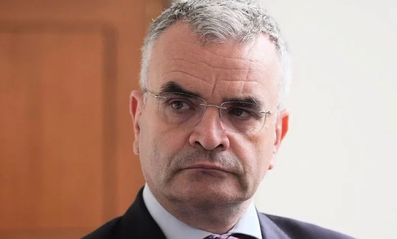 1.5m to receive Christmas bonus payments