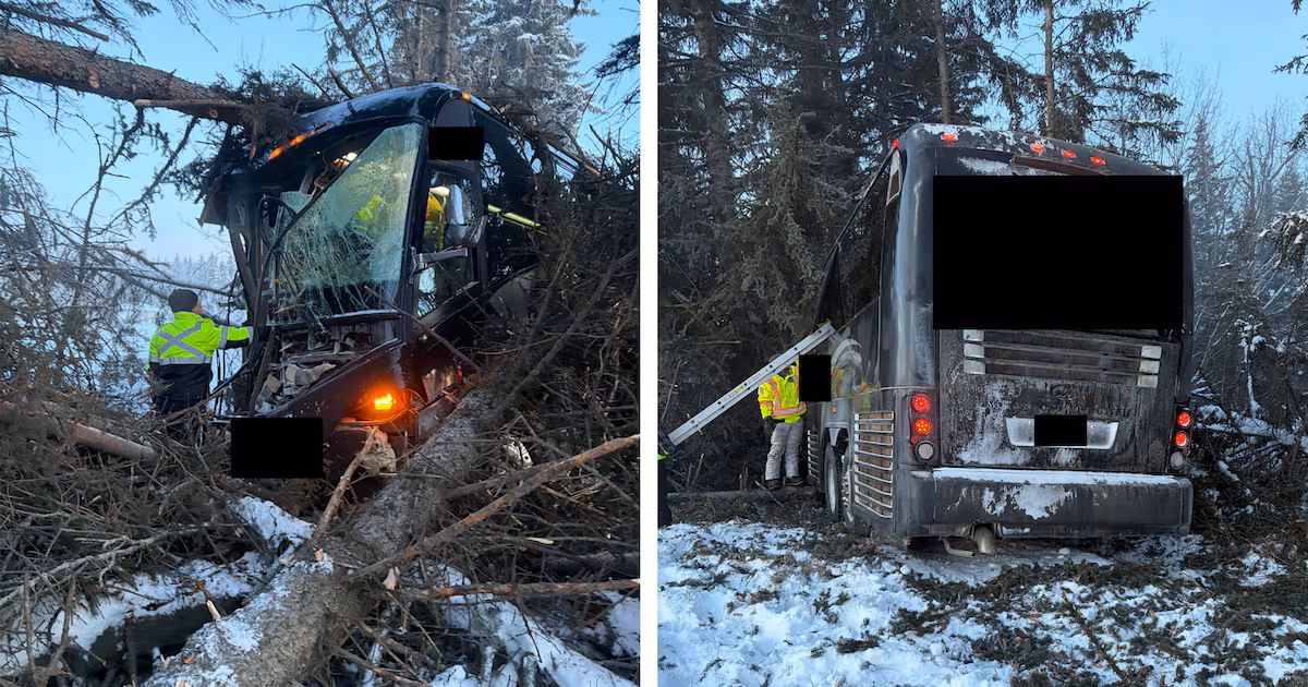 2 Junior A hockey players hospitalized after crash in northern Alberta