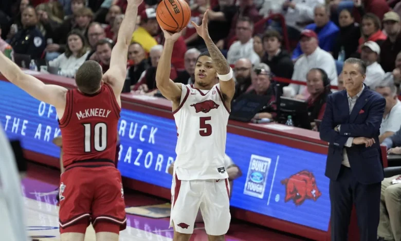 #25 Arkansas Takes Down #6 Louisville in ACC/SEC Challenge