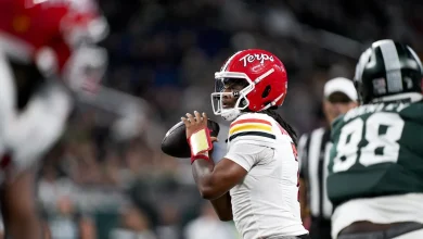 3,000-yard freshman QB announces return to struggling college football program