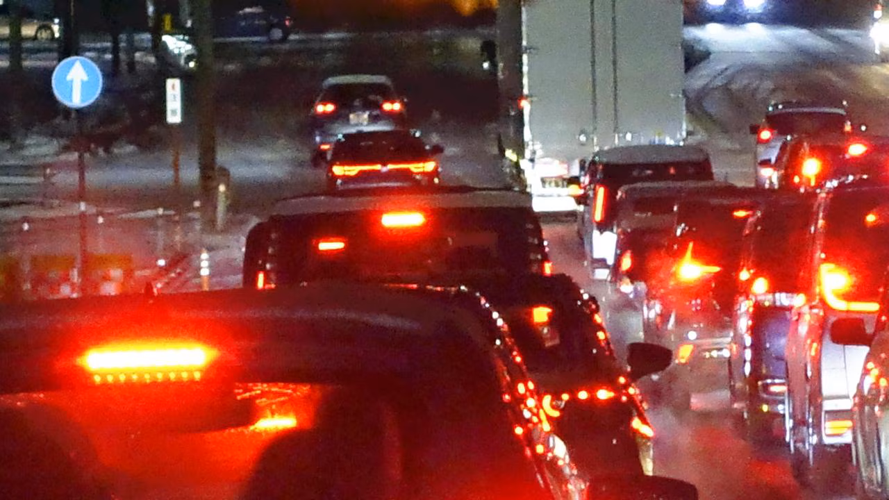 90k told to evacuate, Japan hit by 7.6 quake