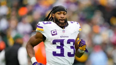 Aaron Jones questionable to return with shoulder injury, Seahawks lead Vikings 19-0