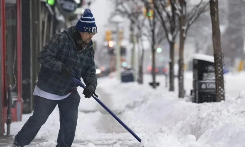 Alberta clipper bringing heavy snowfall to Ontario today, school busses cancelled