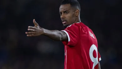 Alexander Isak doubt vs. Brighton as Arne Slot hints at plans with Hugo Ekitike