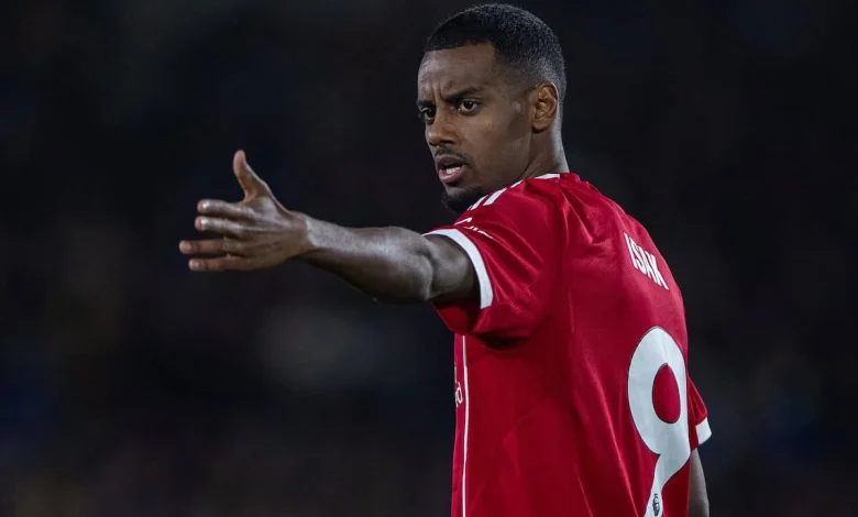 Alexander Isak doubt vs. Brighton as Arne Slot hints at plans with Hugo Ekitike