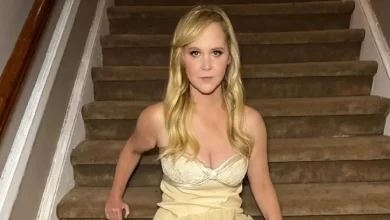 Amy Schumer Ditches Wedding Ring in Photo Flaunting Weight Loss