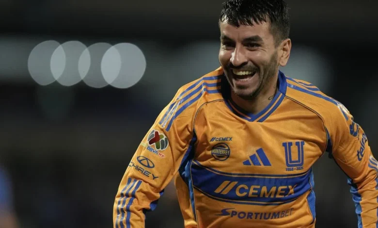 Ángel Correa aprovecha pifia y Tigres supera a Toluca en la ida de la final mexicana