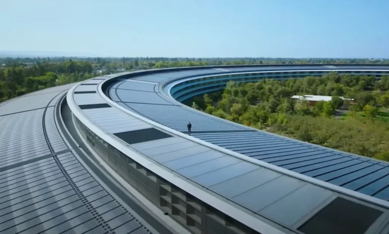 Apple announces departure of two more top executives