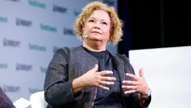 Apple’s executive shake-up continues with departures of general counsel and policy head