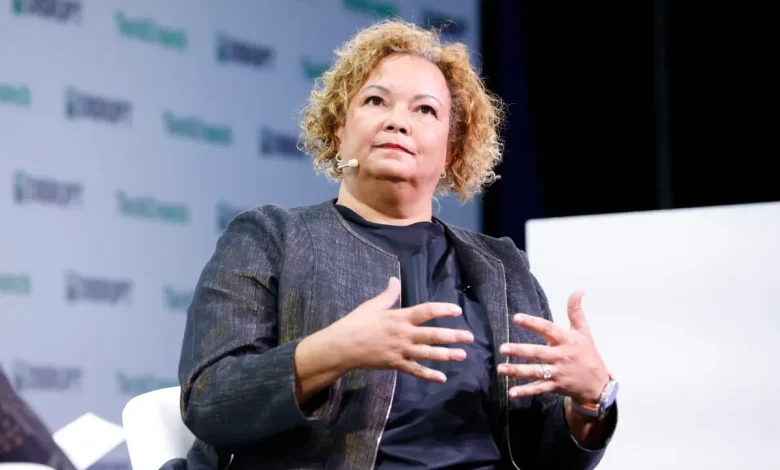 Apple’s executive shake-up continues with departures of general counsel and policy head