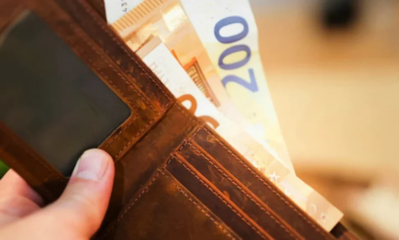 Approx 41,500 to receive Xmas bonus in region