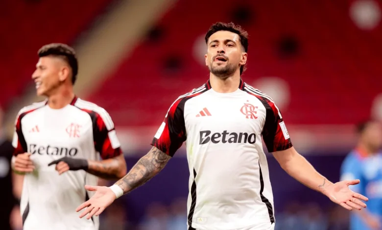 Arrascaeta marca dois gols e iguala Pedro como artilheiro em Mundiais