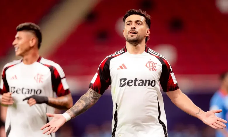 Autor dos gols na vitória do Flamengo no Mundial, Arrascaeta celebra ano: 'Não posso pedir mais nada'