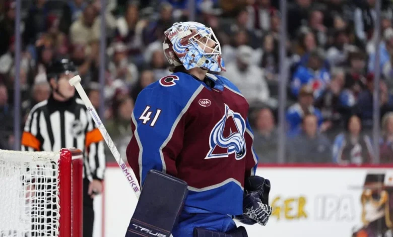 Avalanche’s Scott Wedgewood Leaves Game in Second Period