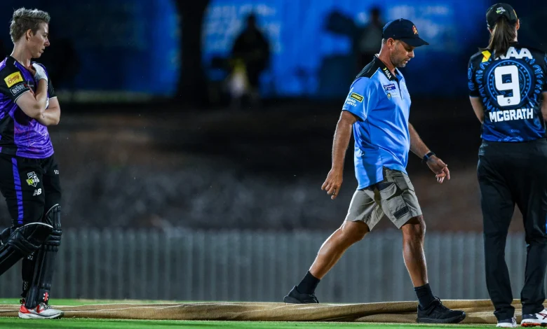 Ball rolled into pitch forces WBBL match to be called off