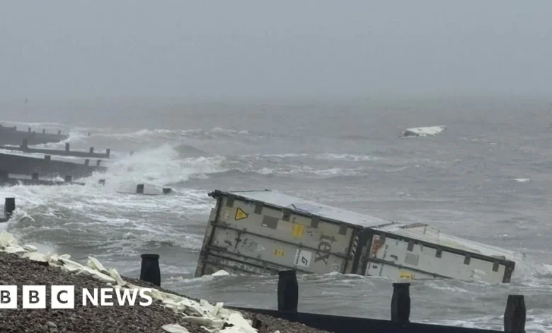 Banana containers cause shipping disruption in Solent