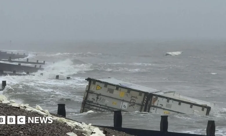 Banana containers cause shipping disruption in Solent