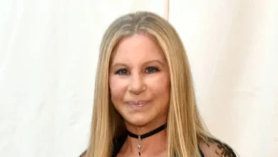 Barbra Streisand Reveals Rare Family Photo with Stepson and Grandchildren on Thanksgiving