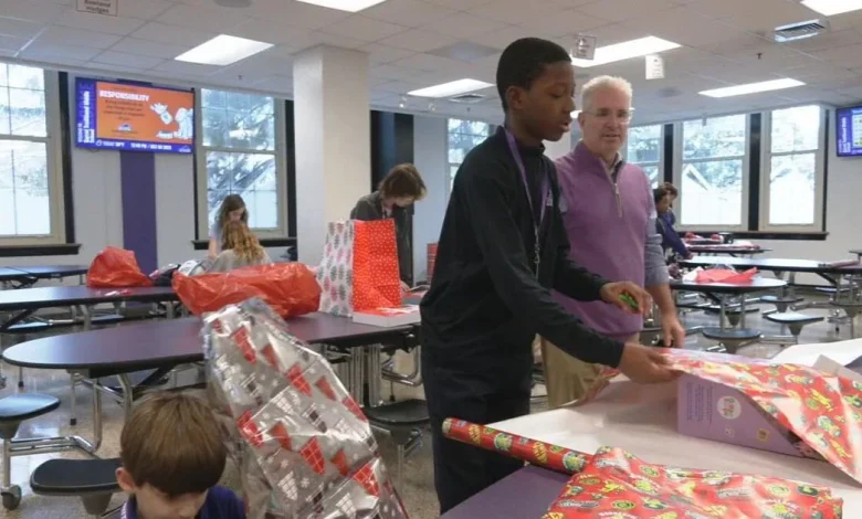 Barret Traditional students participate in JCPS Adopt a Student program