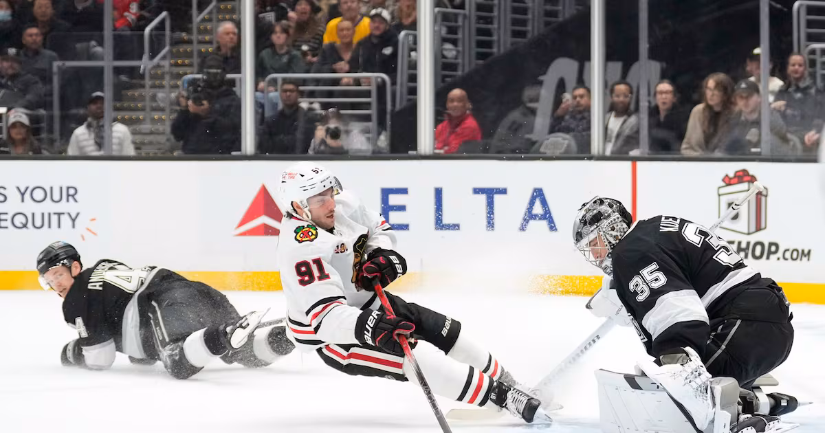 Bedard scores in third straight game, Blackhawks hold off Kings