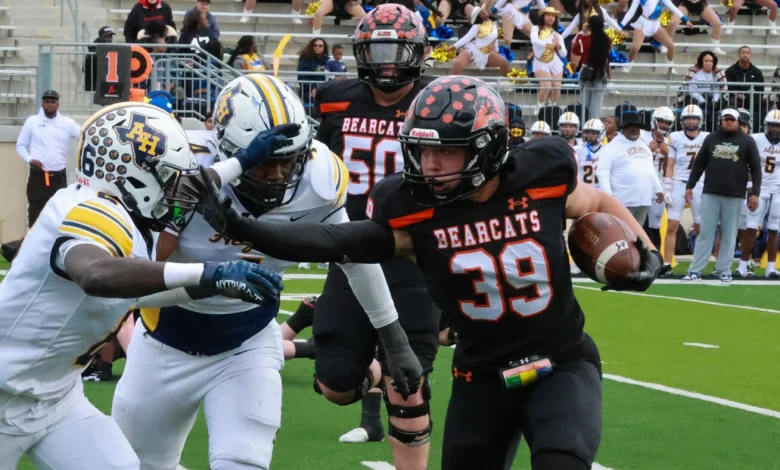 Big night from Powell, Bearcat defense thrusts Aledo past Arlington Heights