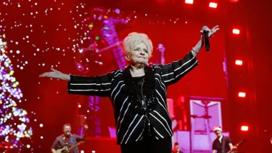 Born on This Day in 1944, the “Dynamite” Singer Who Bridged the Gap Between Pop and Country with Her Seven-Decade-Long Career