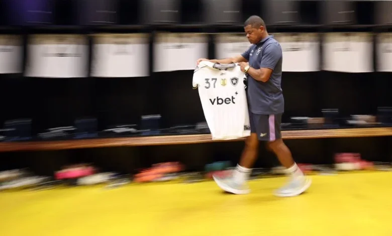 Botafogo escalado com Raul e outras cinco mudanças para enfrentar o Cruzeiro