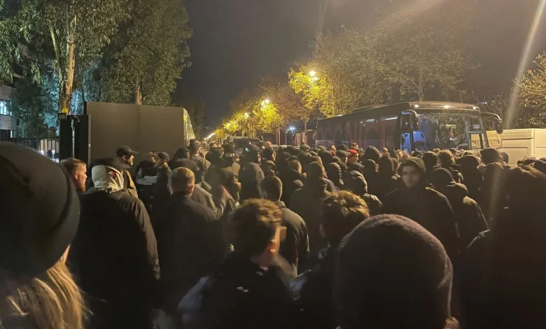 "Bougez-vous !" : les supporters de l'OGC Nice interpellent les Aiglons au centre d'entrainement