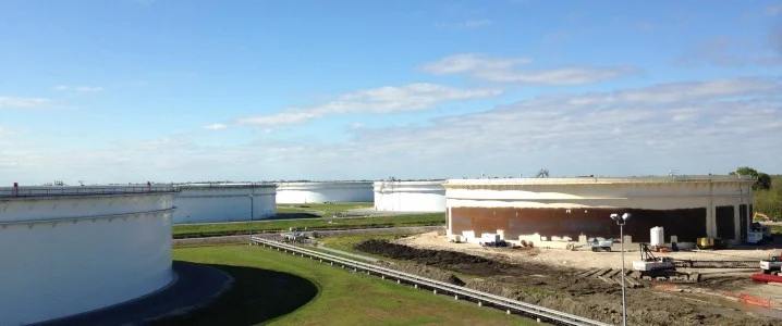 Brent Breaks Below $60 on Oversupply Fears