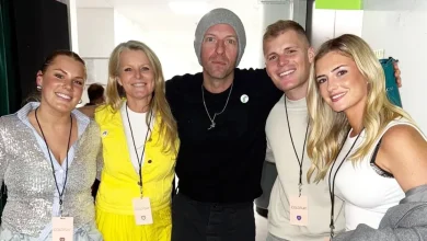 Brooke and Jackson Warne are trying to set up their mum Simone with Coldplay's Chris Martin