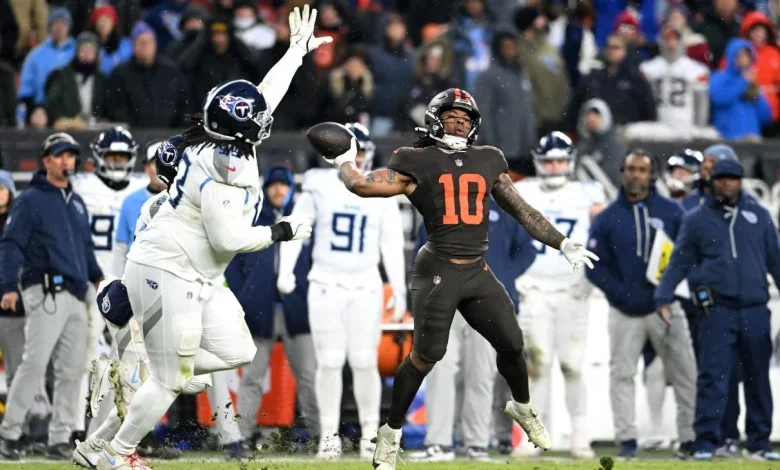 Browns coach takes blame for failed 2-point try minus Sanders