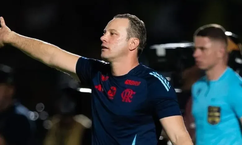 Bruno Pivetti aposta em sub-20 e repete estratégia do Carioca em jogo movimentado do Flamengo