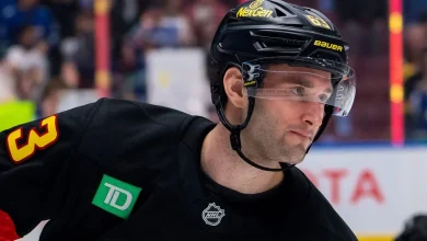 Canucks sign Max Sasson to two-year extension