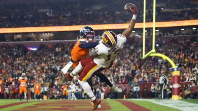 Catch of the year? Treylon Burks makes one-handed TD grab on Sunday Night Football
