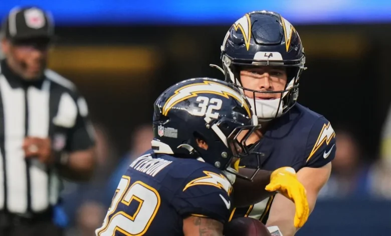 Chargers vs. Raiders live updates: Justin Herbert returns after injury scare