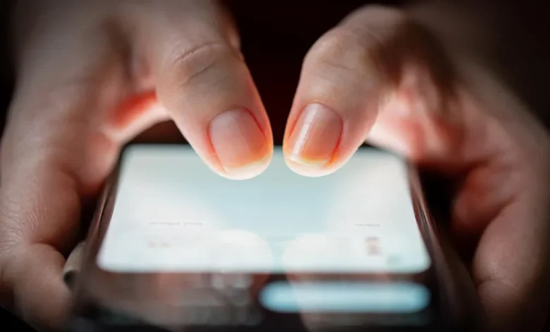 Children who have smartphones by age 12 are at increased risk of health problems, new study finds