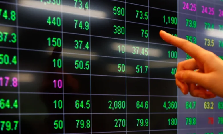 Chứng khoán lên sát đỉnh lịch sử