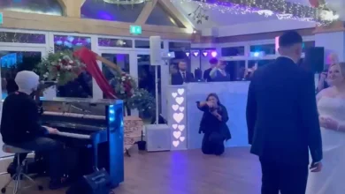 Coldplay's Chris Martin surprises bride and groom by singing their first dance | ITV News